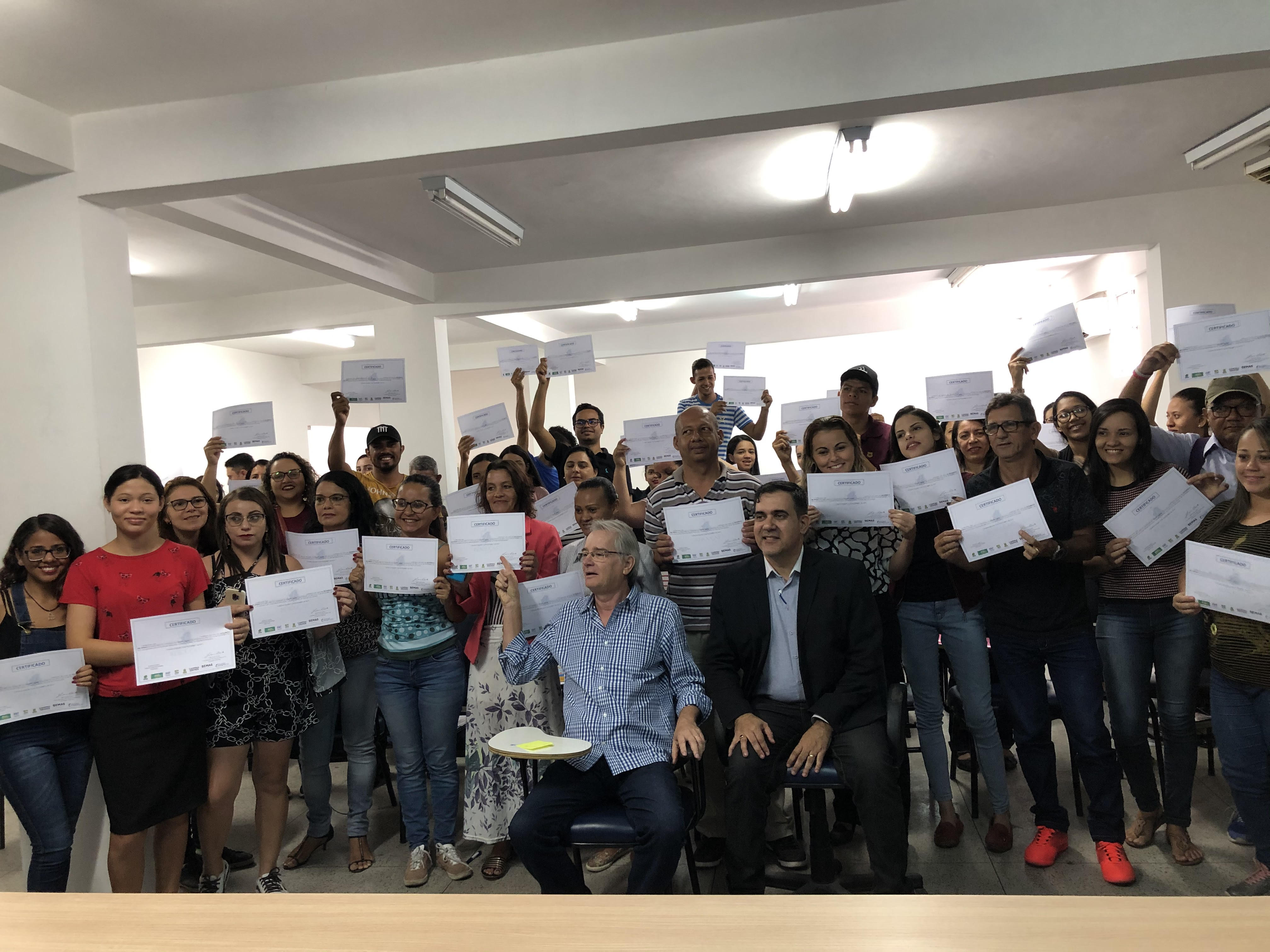 Sine entrega certificados de curso de capacitação