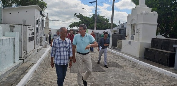 Prefeitura de Campina Grande estima que 50 mil pessoas  visitarão cemitérios da cidade neste sábado, Dia de Finados