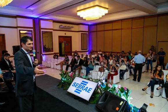 Romero participa da abertura do Brasil Mais Simples Paraíba, no Centro de Convenções