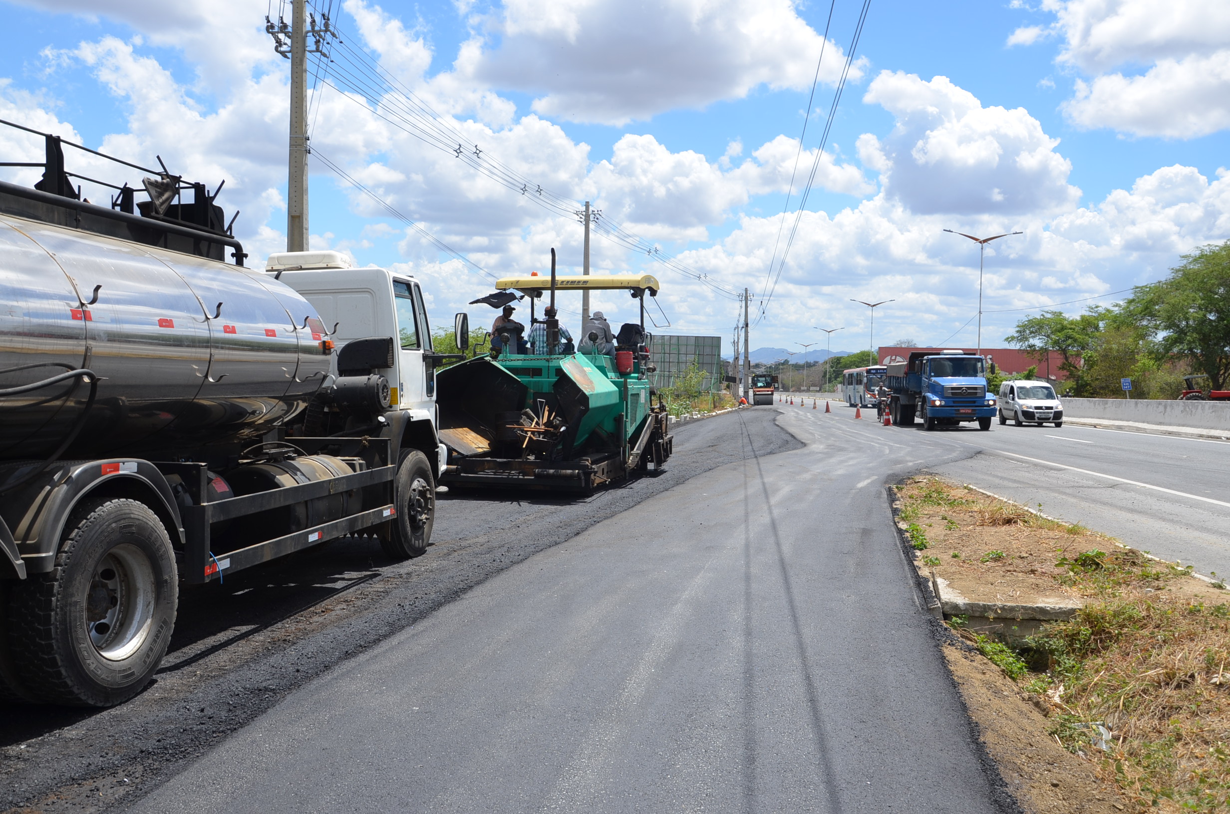 Conexão entre a BR-230 e a Alça Leste em construção já recebe asfaltamento