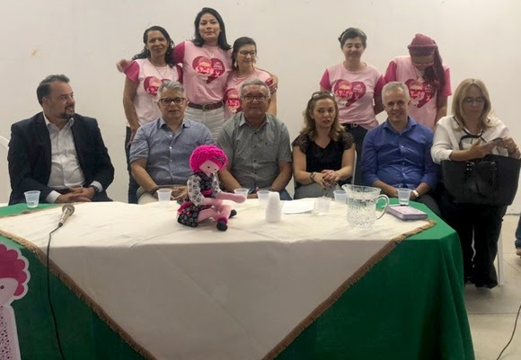 Presidente da Amde entrega chalé na Vila do Artesão ao Projeto Mulheres de Peito