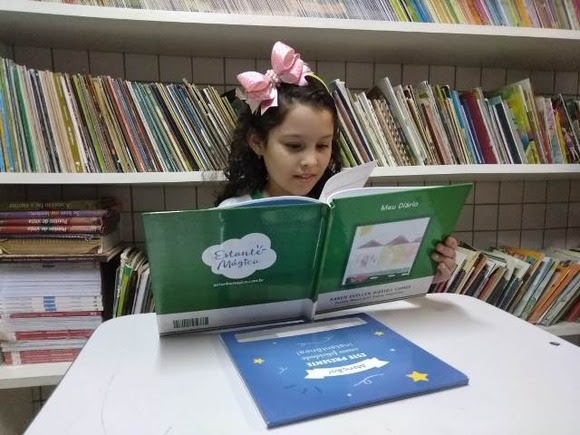 Escola municipal de Campina Grande promove noite de autógrafos com livros escritos por estudantes