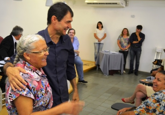 Nova Previdência  Embora a lei federal recomende 14% de desconto para inativos, Romero deixa de fora aposentados e pensionistas do projeto de adequação enviado à Câmara