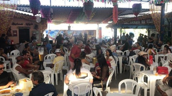 Vila do Artesão inicia mês natalino com muito forró