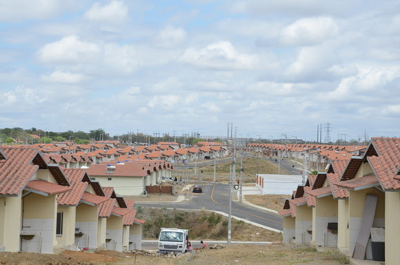 Moradores do Aluízio Campos comemoram um mês do  novo conjunto e destacam melhoria na qualidade de vida