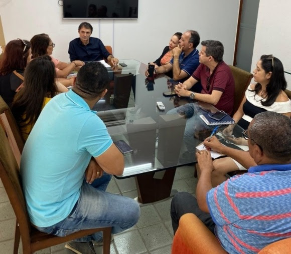 Durante reunião, Romero define detalhes para a posse coletiva dos 20 novos conselheiros tutelares de Campina Grande, em janeiro de 2020