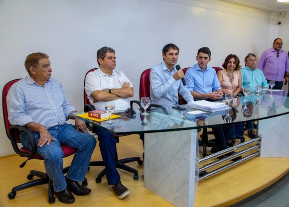 Romero empossa membros da Comissão do Plano Diretor de Campina Grande
