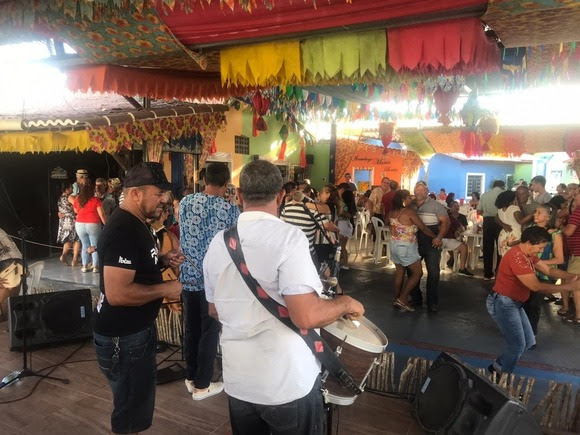 Forró agitou mais uma tarde de sábado na Vila do Artesão