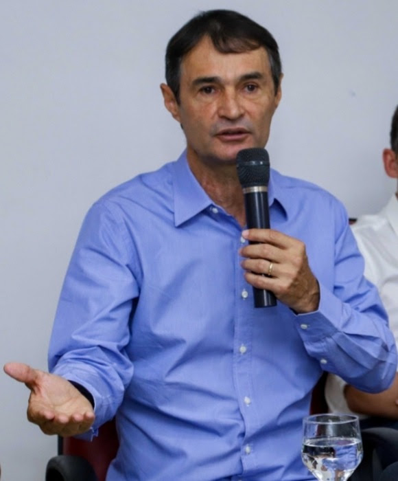 Romero contempla mais 17 ruas com pavimentação