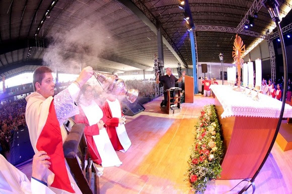 Padres Chystian Shankar e Roger Luis abrem  Crescer 2020, em Campina Grande