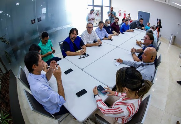 Em reunião com grupo de trabalho, Romero decide suspender aulas em Campina Grande até o próximo dia 31