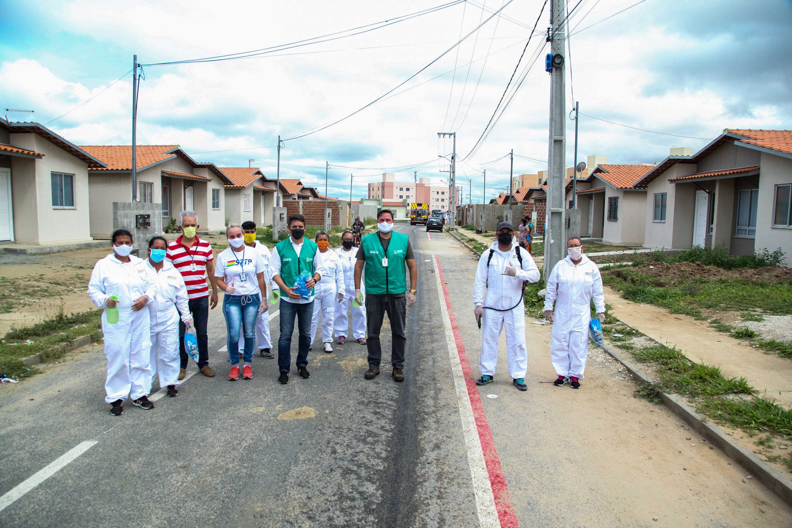 COMBATE AO CORONAVÍRUS  Prefeitura distribui 5 mil máscaras e faz ação educativa com moradores do Complexo Aluízio Campos