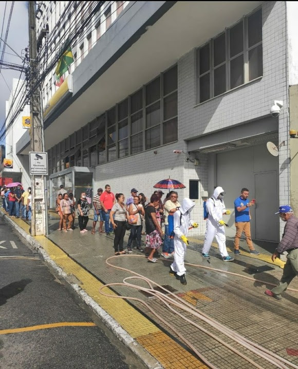 Equipes da STTP e SESUMA continuam com pulverização e desinfecção de ruas e mercados públicos.