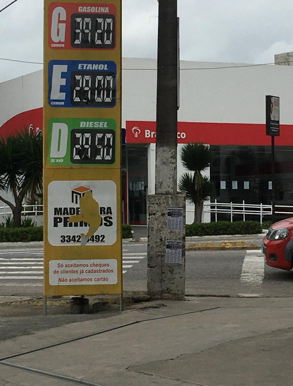 Gasolina: 51% dos postos de combustíveis em Campina   Grande vendem litro da  comum a  R$ 3,95