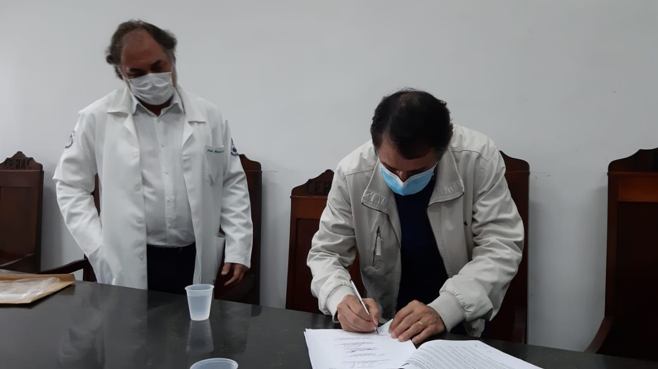 DIA HISTÓRICO: Romero fecha contrato de R$ 20 milhões com HU de Campina Grande para zerar filas de exames e consultas com especialistas em 12 meses