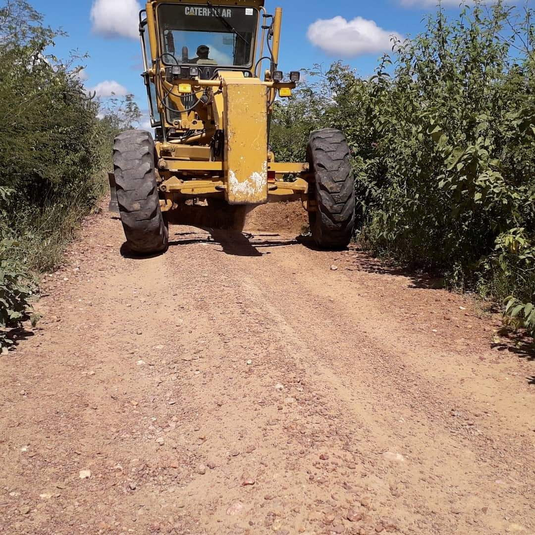Prefeitura intensifica trabalho de recuperação de áreas afetadas pelas chuva na zona rural