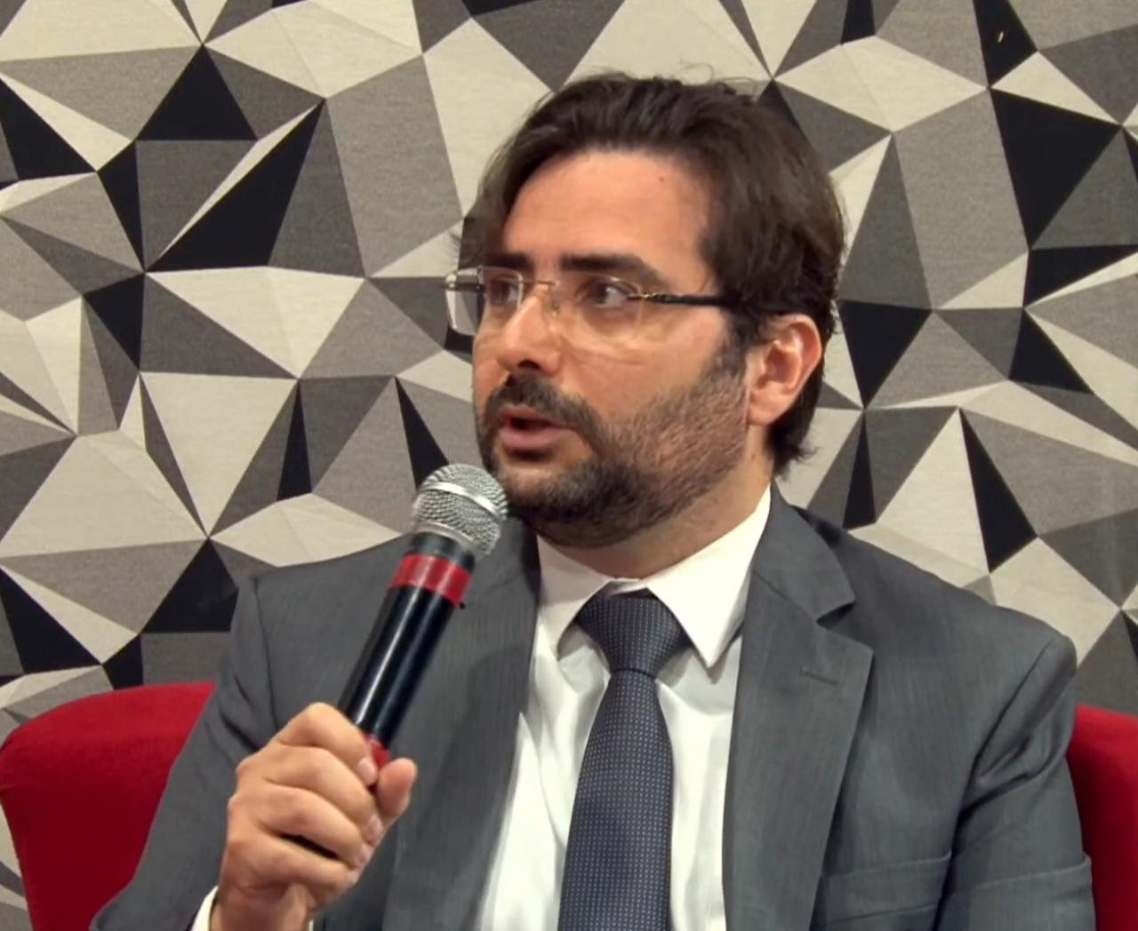 Secretário garante: servidor tem cobertura de decreto de Romero para  suspender temporariamente pagamento de empréstimos consignados
