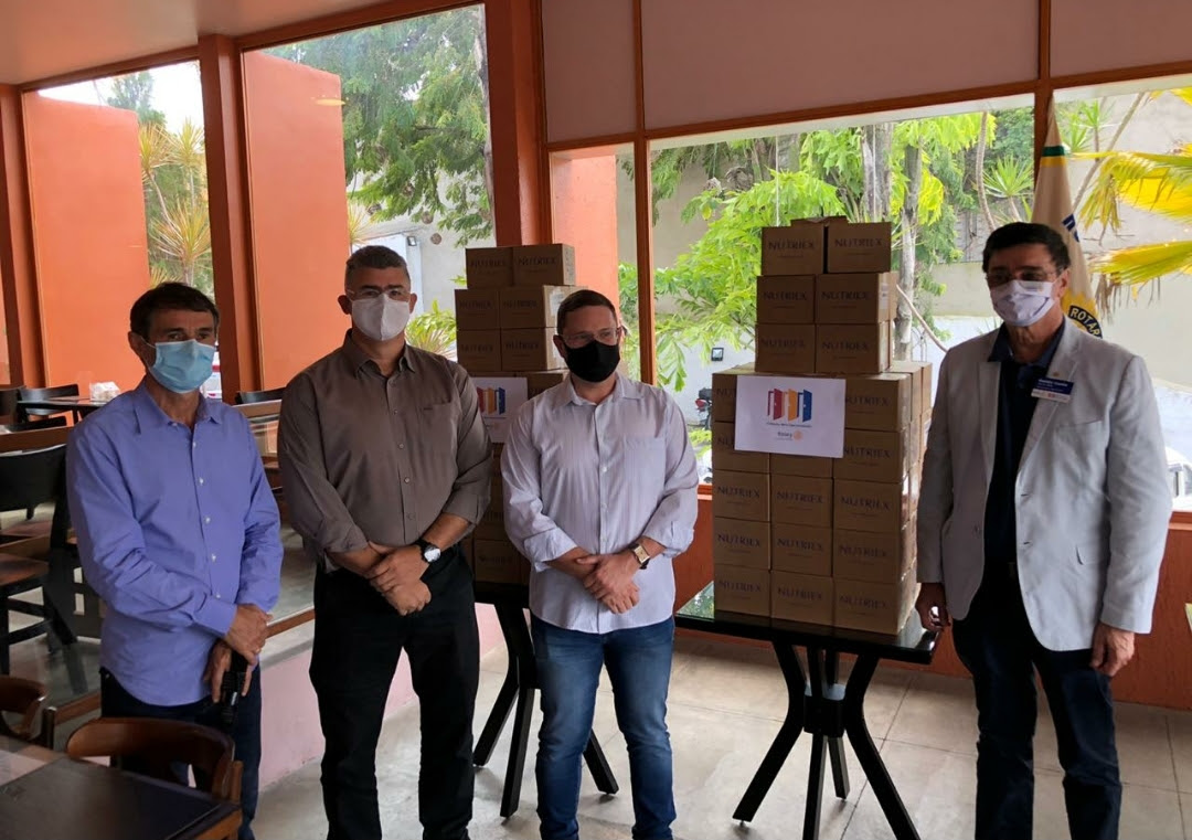 Romero recebe doação de 20 mil frascos de álcool em gel do Rotary Club