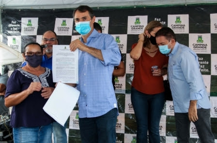 MINHA CASA LEGAL: Romero entrega títulos de regularização fundiária no Novo Cruzeiro