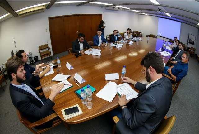 Após quase um mês de trabalho ininterrupto, Comissão de Transição entrega relatórios ao prefeito diplomado Bruno Cunha Lima