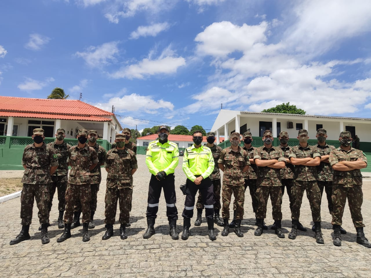 Agentes da STTP capacitam soldados do 31º BIMtz