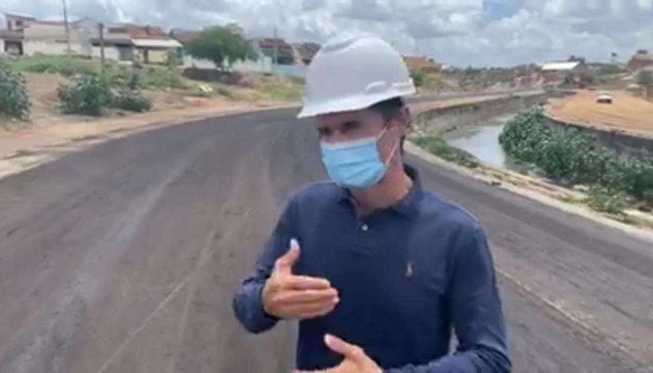 PROGRAMA CRESCE CAMPINA: Romero vistoria etapa de pavimentação   asfáltica do Canal de Bodocongó