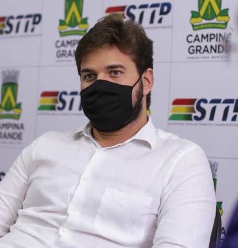 Bruno confirma para esta segunda-feira início da vacinação AstraZeneca em Campina Grande