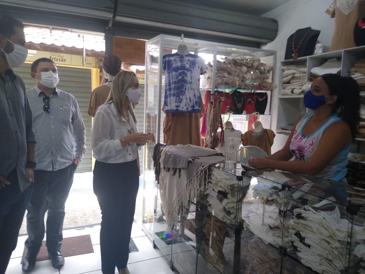 Presidente da Amde Alana Carvalho faz  visita com equipe técnica à Vila do Artesão