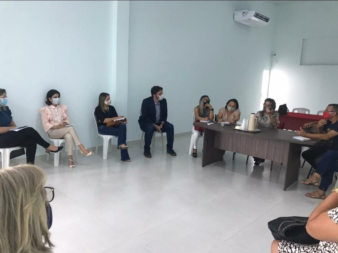 Secretário de Educação vai ao Sintab e promove segunda reunião, em 15 dias, com a direção da entidade