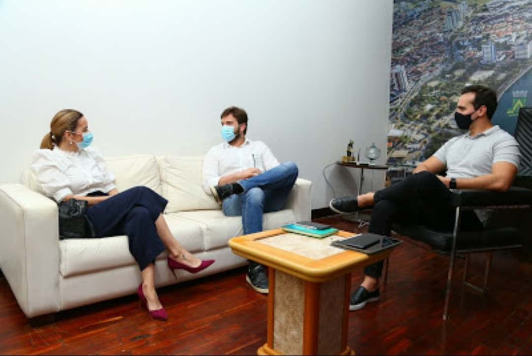 Bruno recebe visita de cortesia de Daniella Ribeiro no Gabinete do Prefeito