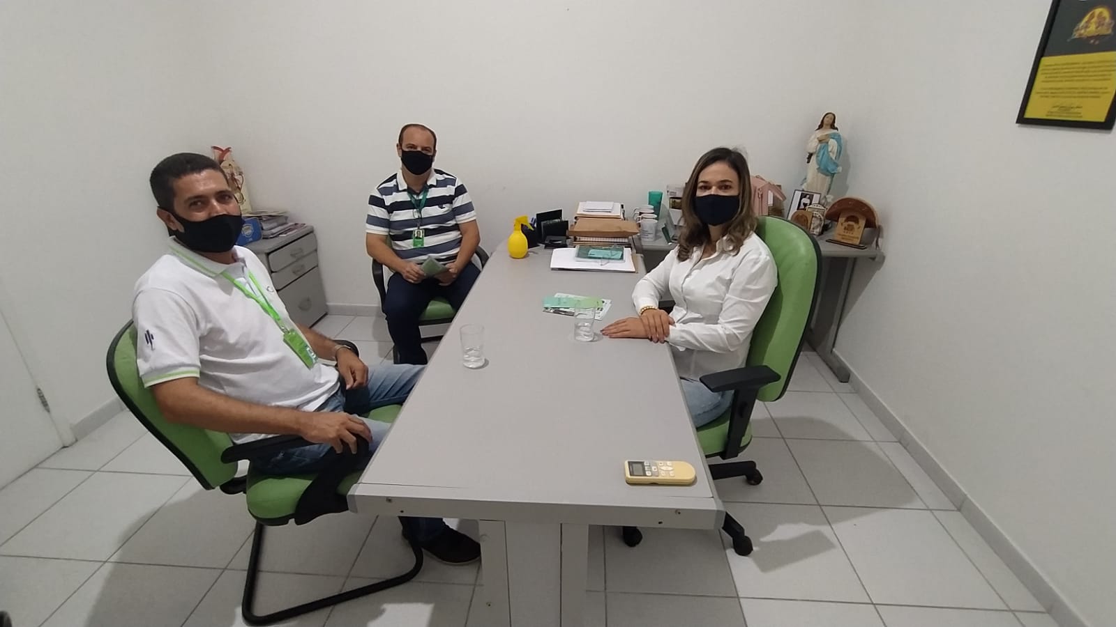 Secretária Rosália Lucas conhece serviços de nova instituição financeira instalada em Campina Grande