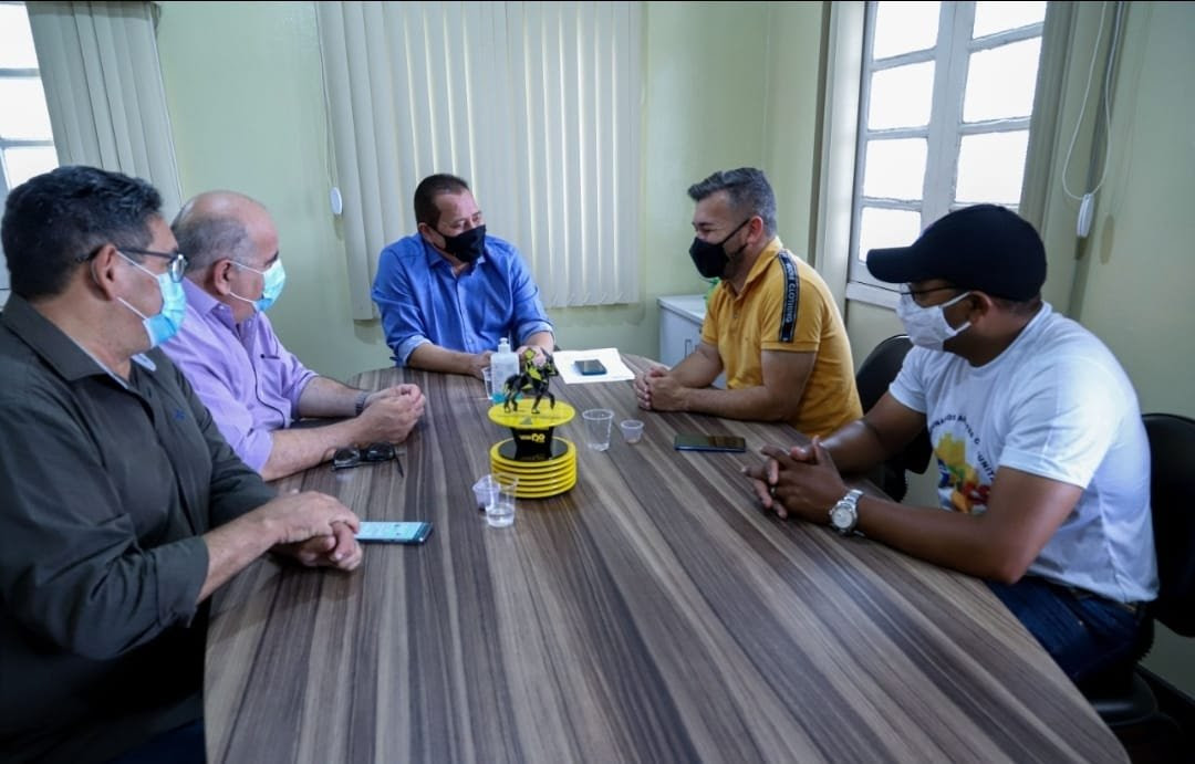 Gilbran Asfora recebe o presidente do Sintab no Gabinete do Prefeito