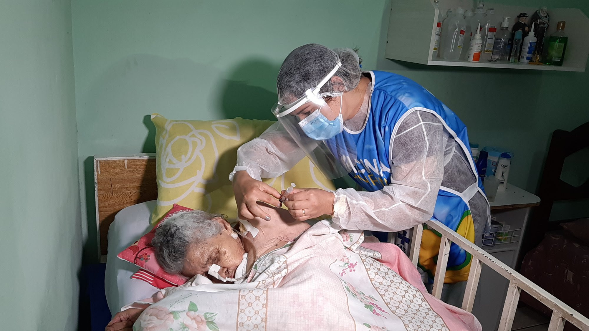 Prefeitura de Campina Grande iniciou nesta segunda-feira vacinação contra Covid-19 em idosos a partir dos 90 anos