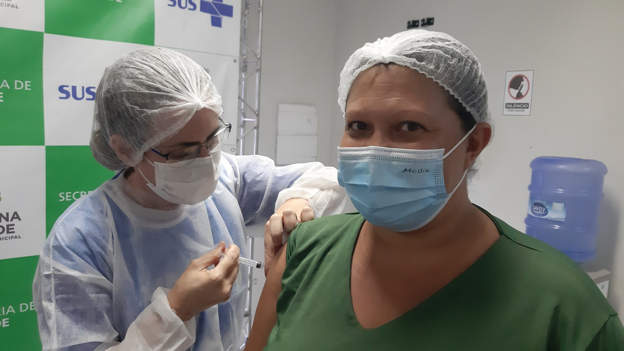 Secretaria de Saúde inicia aplicação da segunda dose da vacina em profissionais de saúde