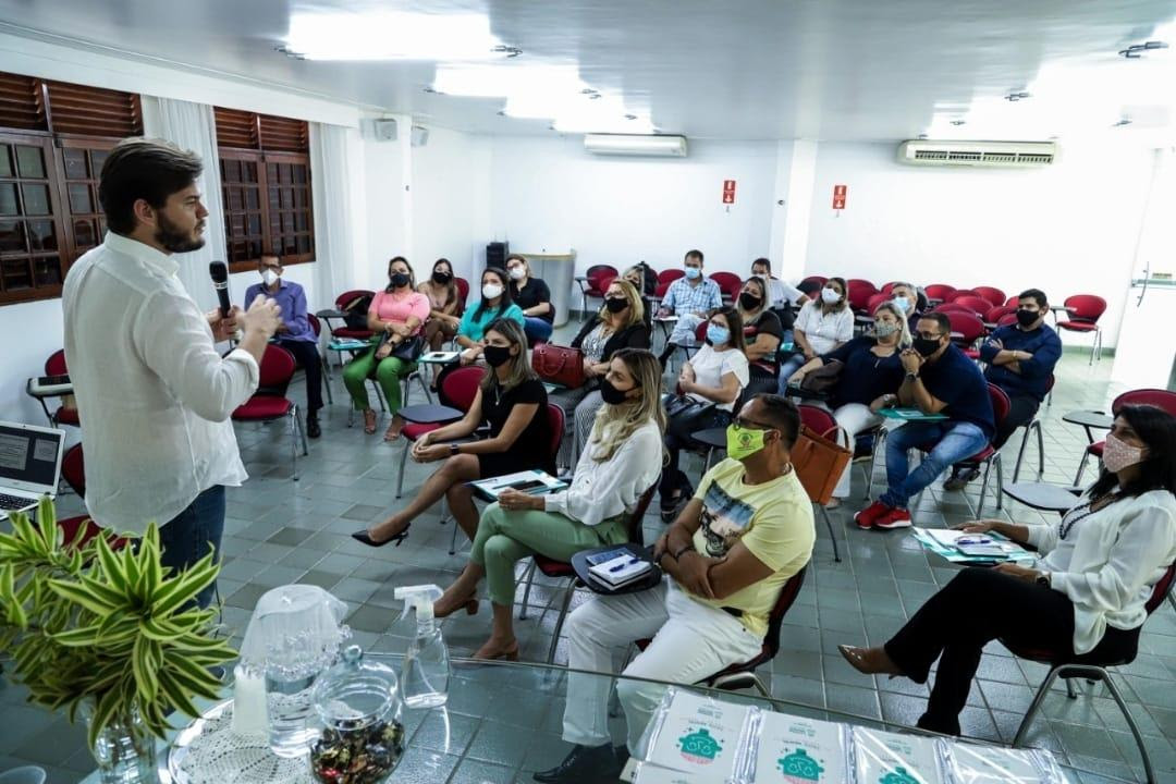 Prefeito e primeira-dama participam do 1° Fórum de Coordenadores da Rede de Saúde Mental do Município