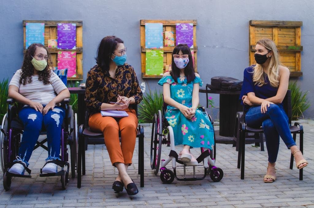 Primeira-dama participa de reunião com portadores de doenças raras