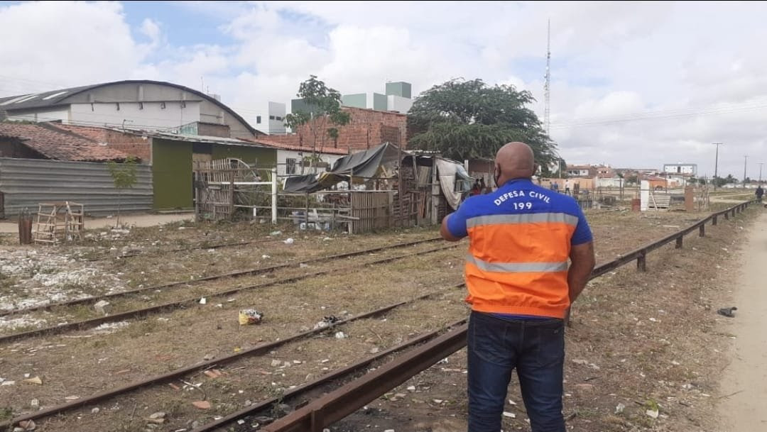 Justiça autoriza Prefeitura de Campina Grande a demolir estruturas irregulares às margens de linha férrea, no bairro do Quarenta