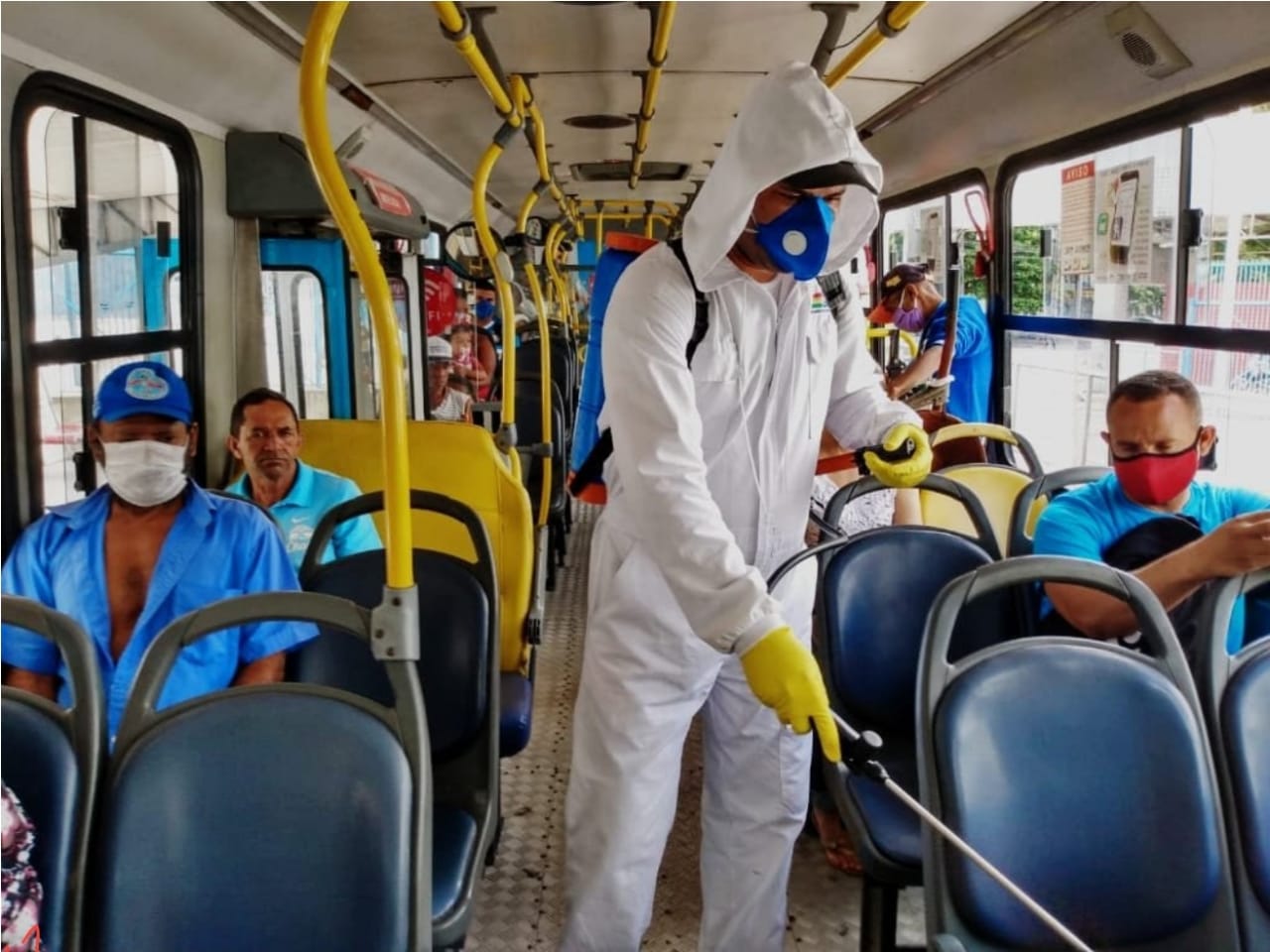 STTP reforça ações da brigada de higienização, dentro do Terminal de Integração