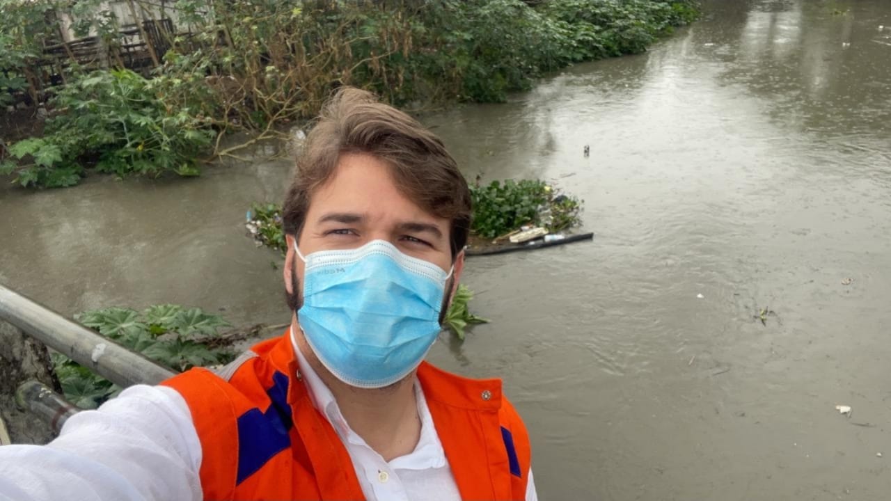 Bruno acompanha trabalho da Defesa Civil e alerta população para os riscos de descartar entulhos em locais proibidos