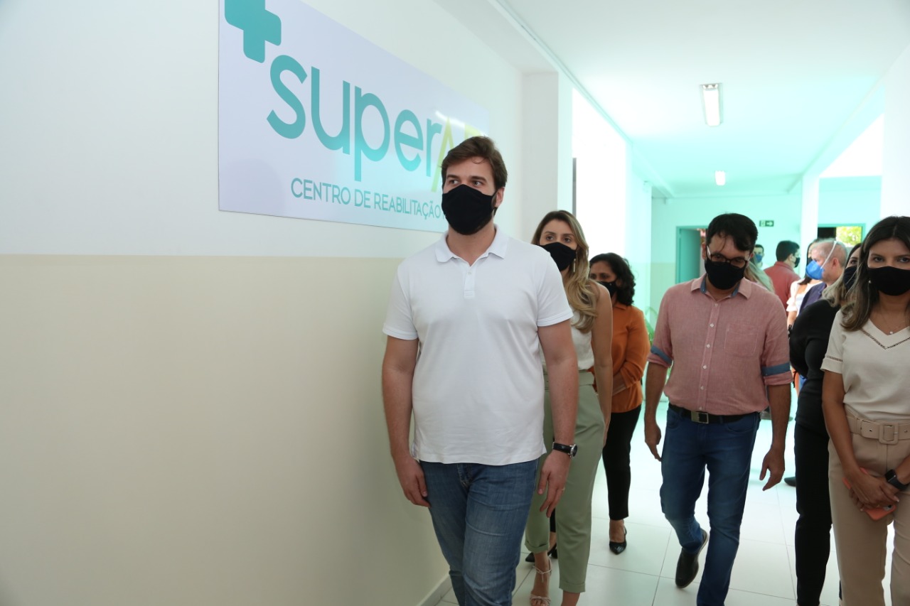 Prefeito Bruno acompanha abertura de Centro de Reabilitação Pós-Covid para pacientes com sequelas