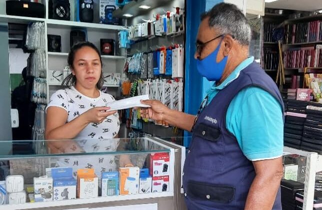 AMDE distribui máscaras entre permissionários e visitantes das Arccas Catedral e Titão