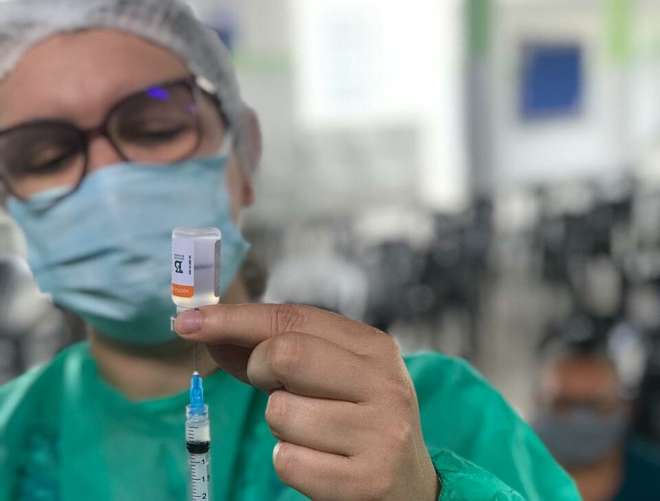 Secretaria de Saúde realiza Vacinaço para idosos de 66 e 65 anos neste sábado e domingo