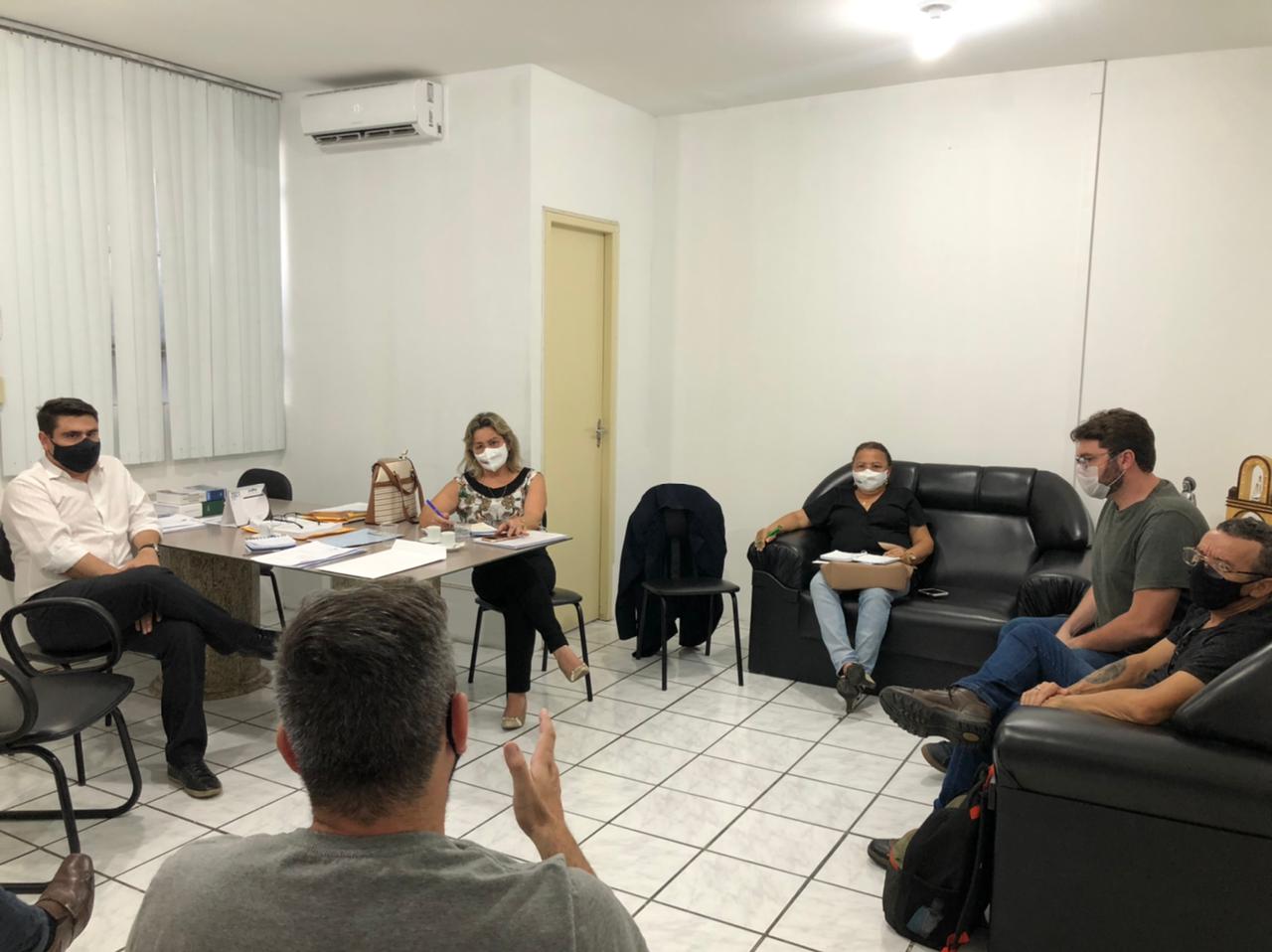 Procurador-geral de Campina Grande e Secretário Municipal de Educação se reúnem com representantes do Sintab
