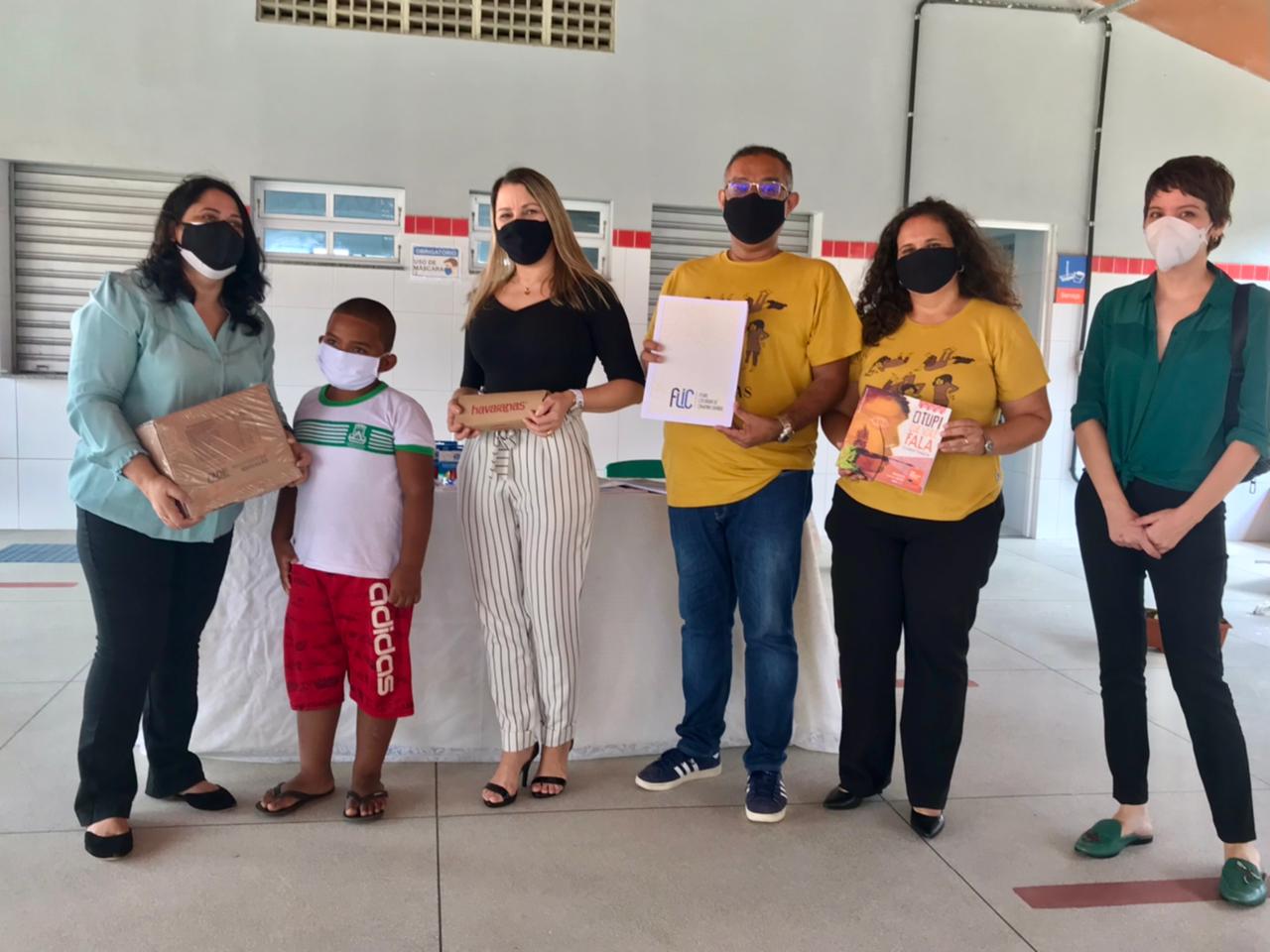 Seduc encerra Semana do Livro Infantil com presença do vice-prefeito Lucas Ribeiro e doações de livros na Escola Rômulo Gouveia