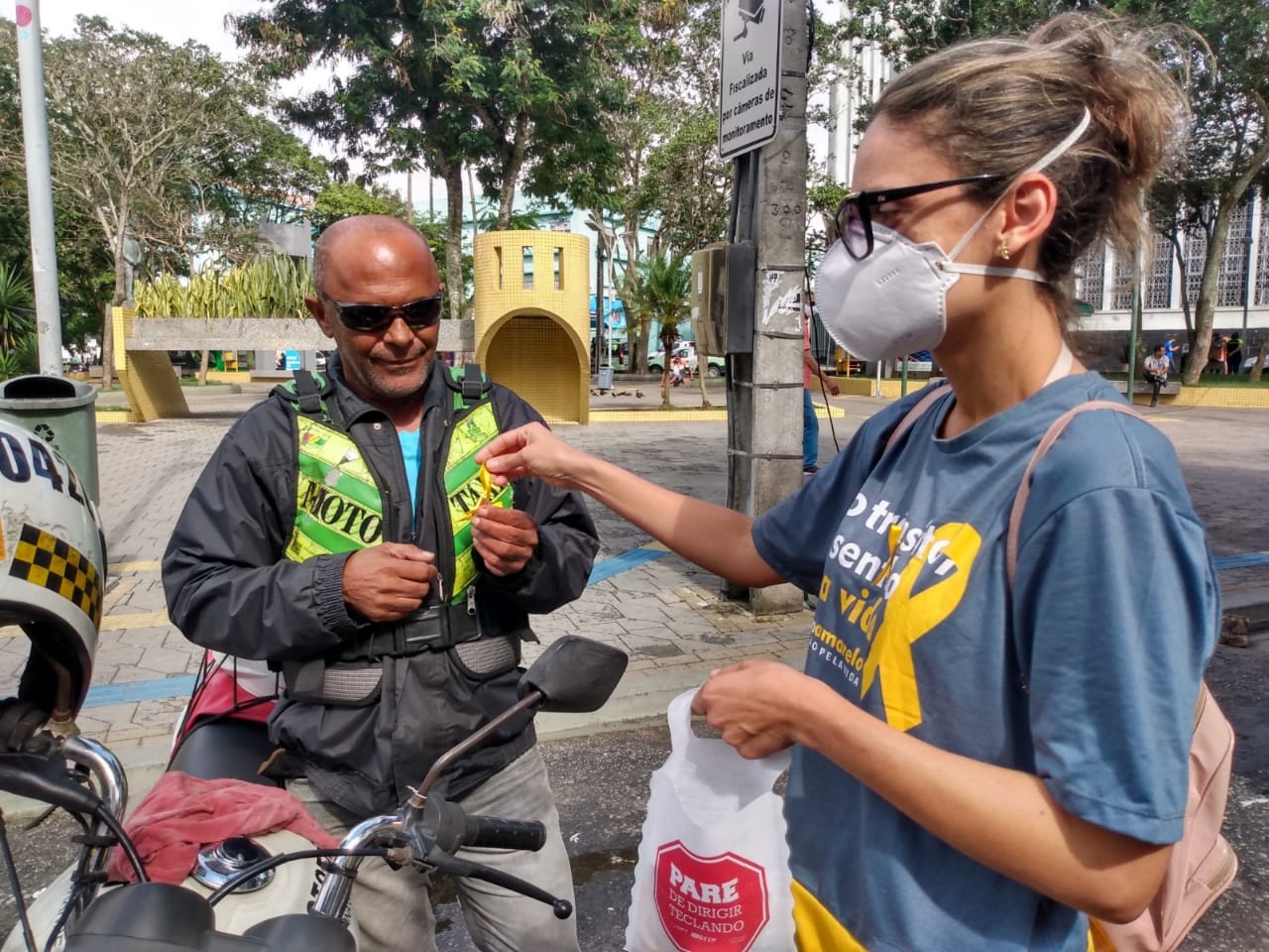 STTP realiza comando educativo do Maio Amarelo no Drive Thru Solidário 