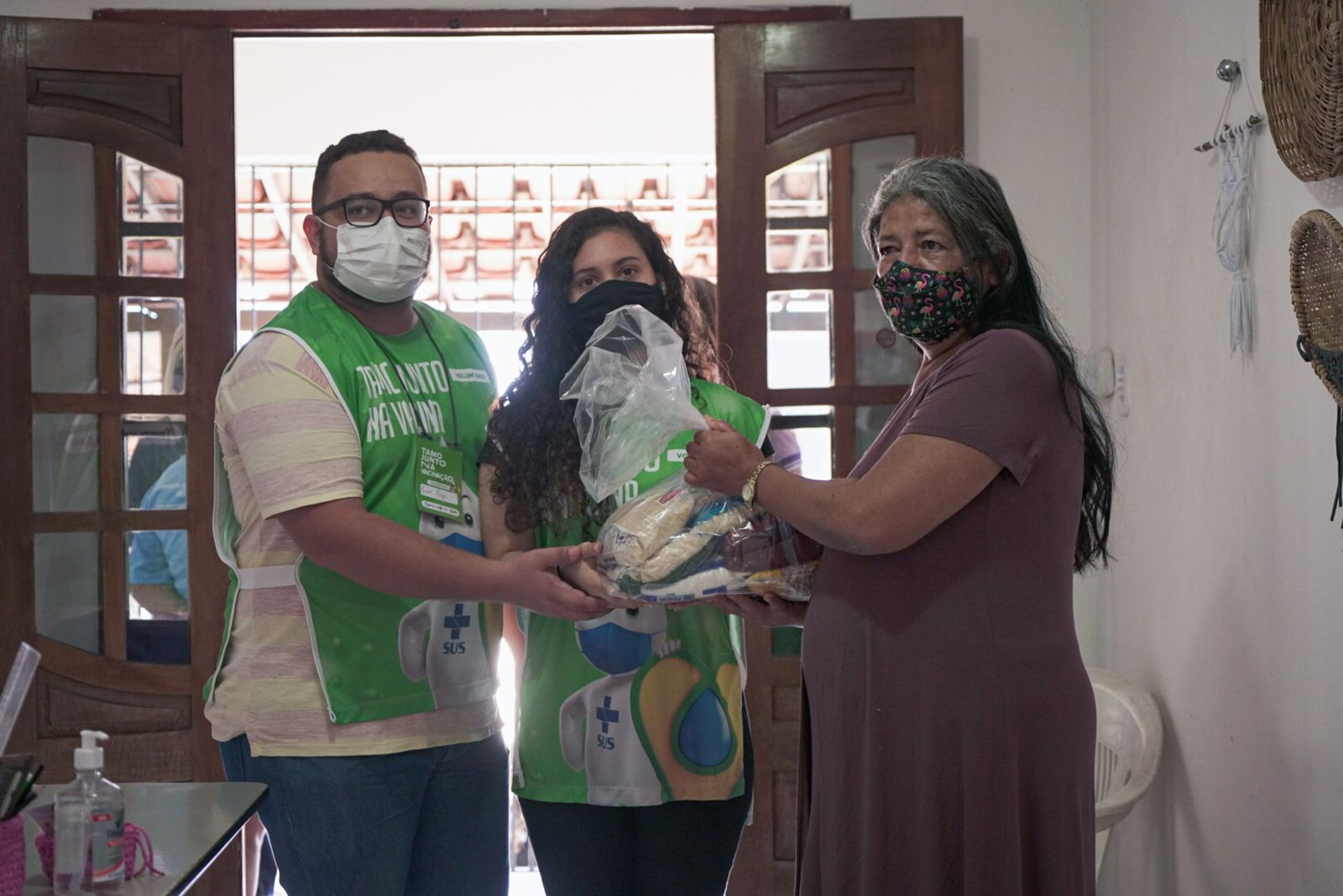 DOSE DE ESPERANÇA: Campanha realizada pela Prefeitura em parceria com o programa Transforma Brasil CG, arrecada mais de 1 tonelada de alimentos