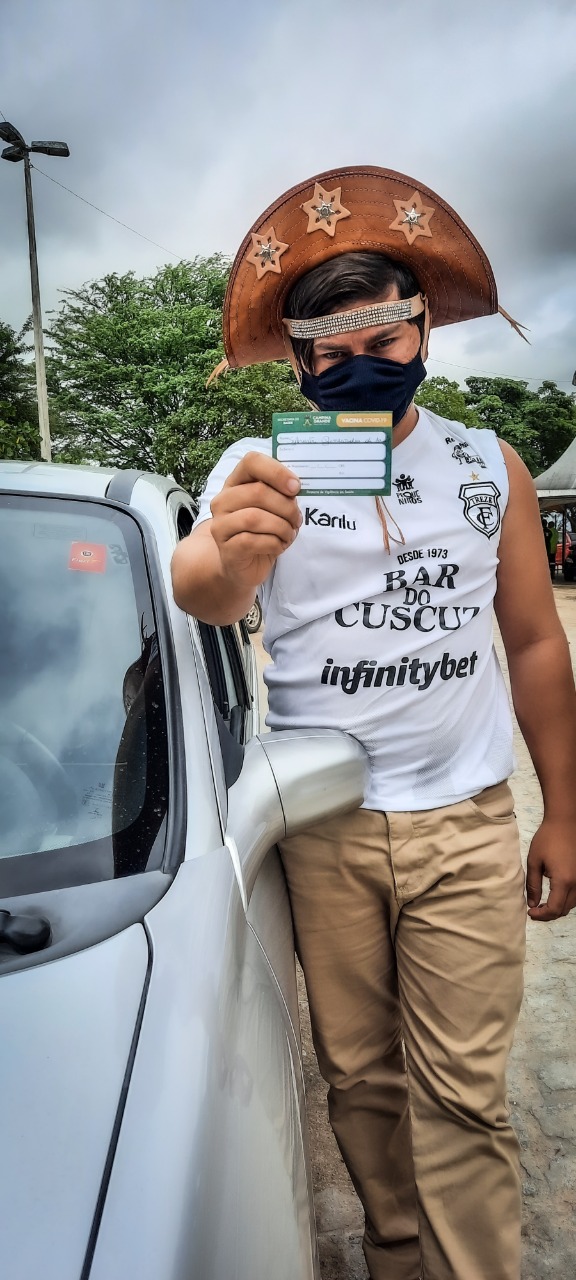 Público 23+ recebe primeira dose da vacina contra covid, nesta segunda-feira, em Campina Grande