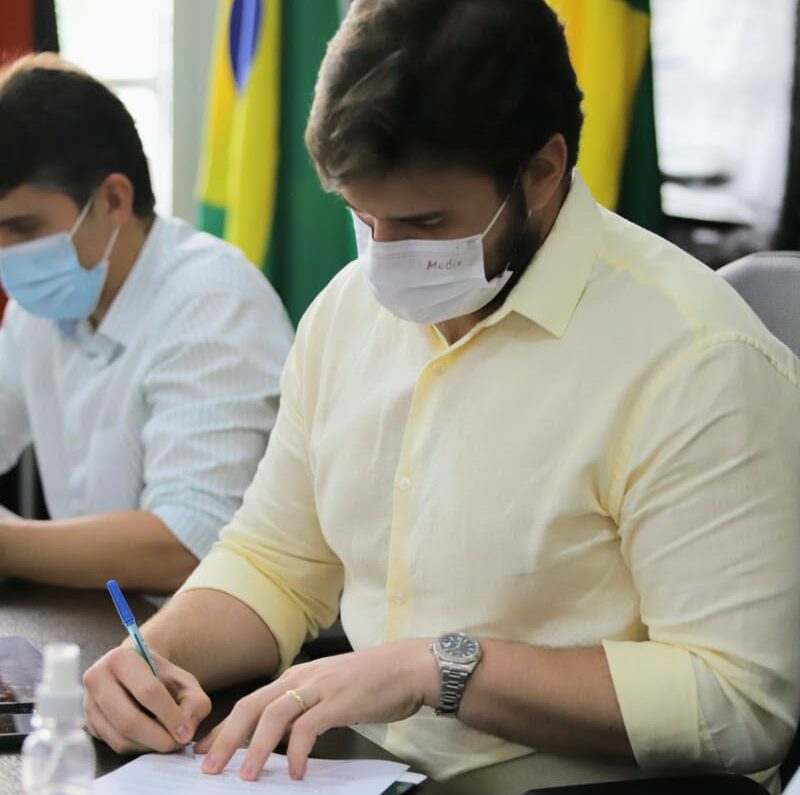 COVID-19: Em novo decreto, Bruno amplia para 300 pessoas o total permitido em eventos, em Campina Grande