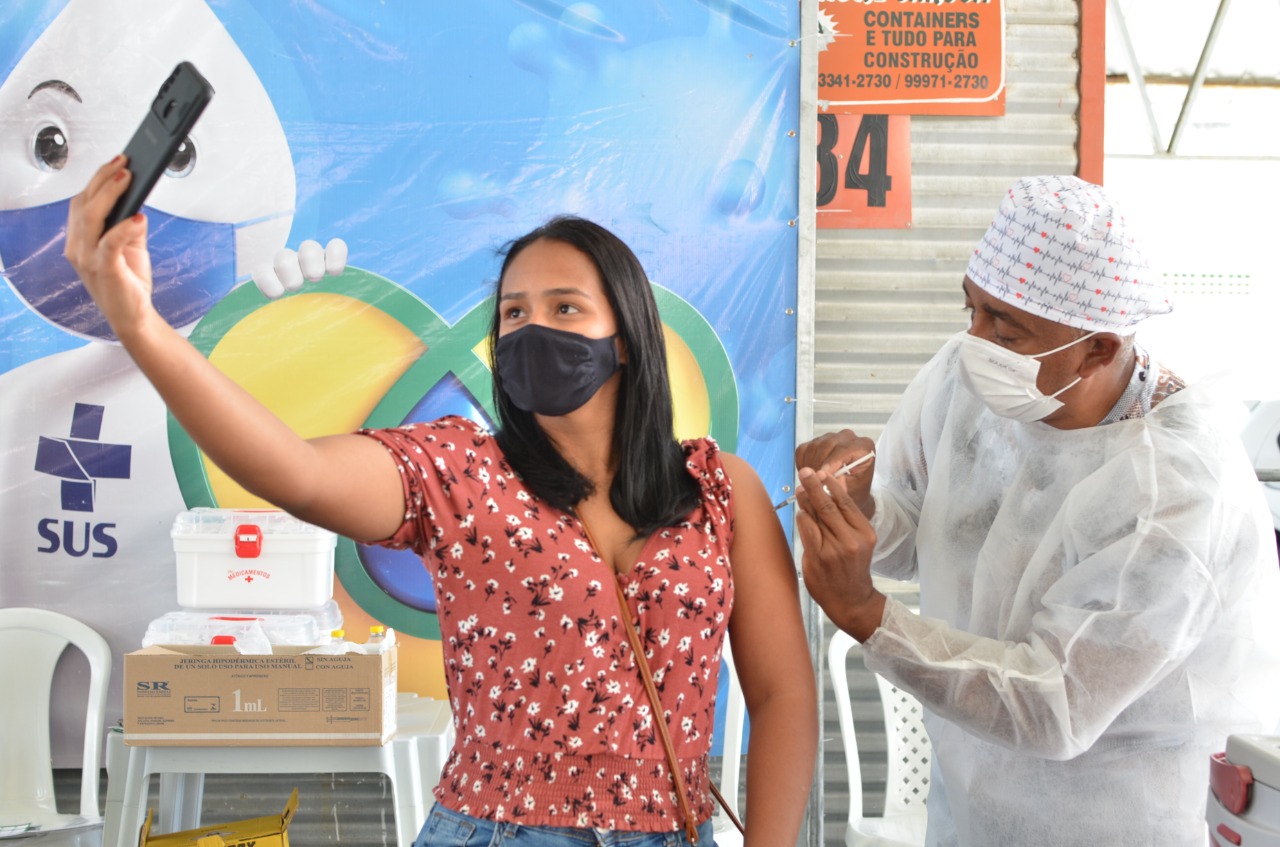 Covid-19: Campina Grande vacina pessoas com 20 anos ou mais nesta segunda-feira