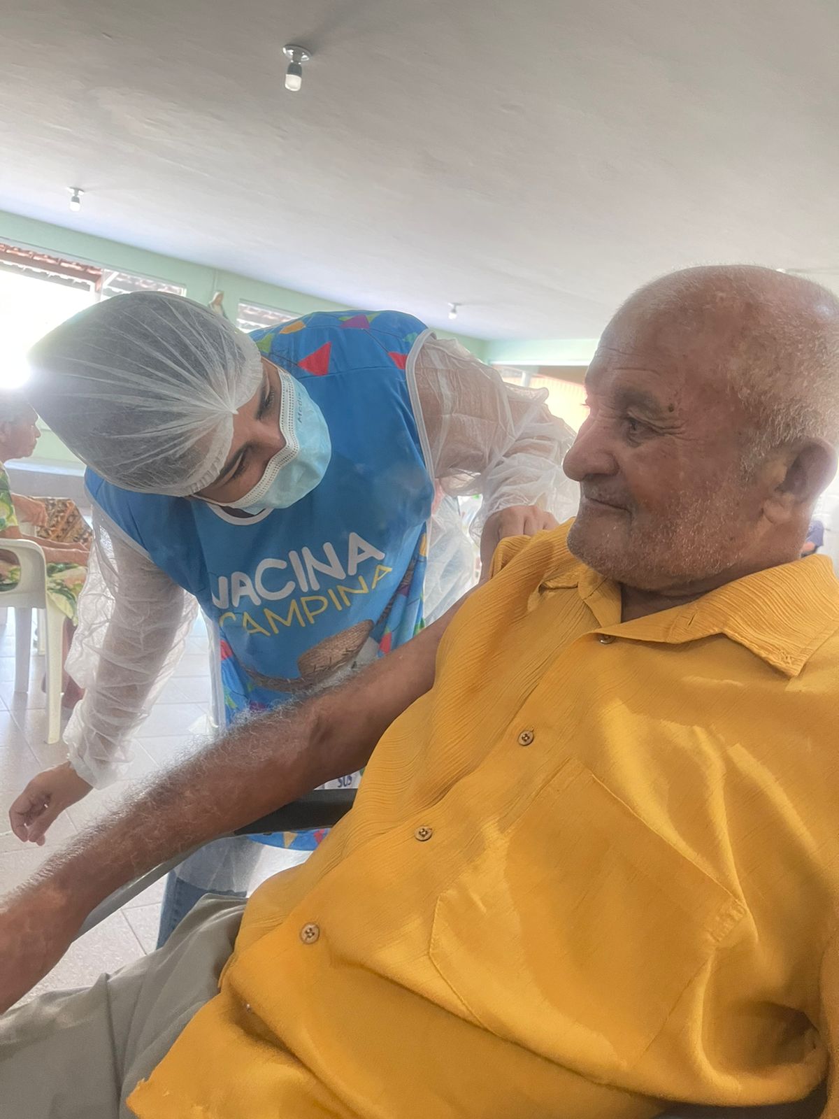 COVID-19: Secretaria de Saúde aplica terceira dose de vacina em idosos de 85 anos acima, nesta terça-feira